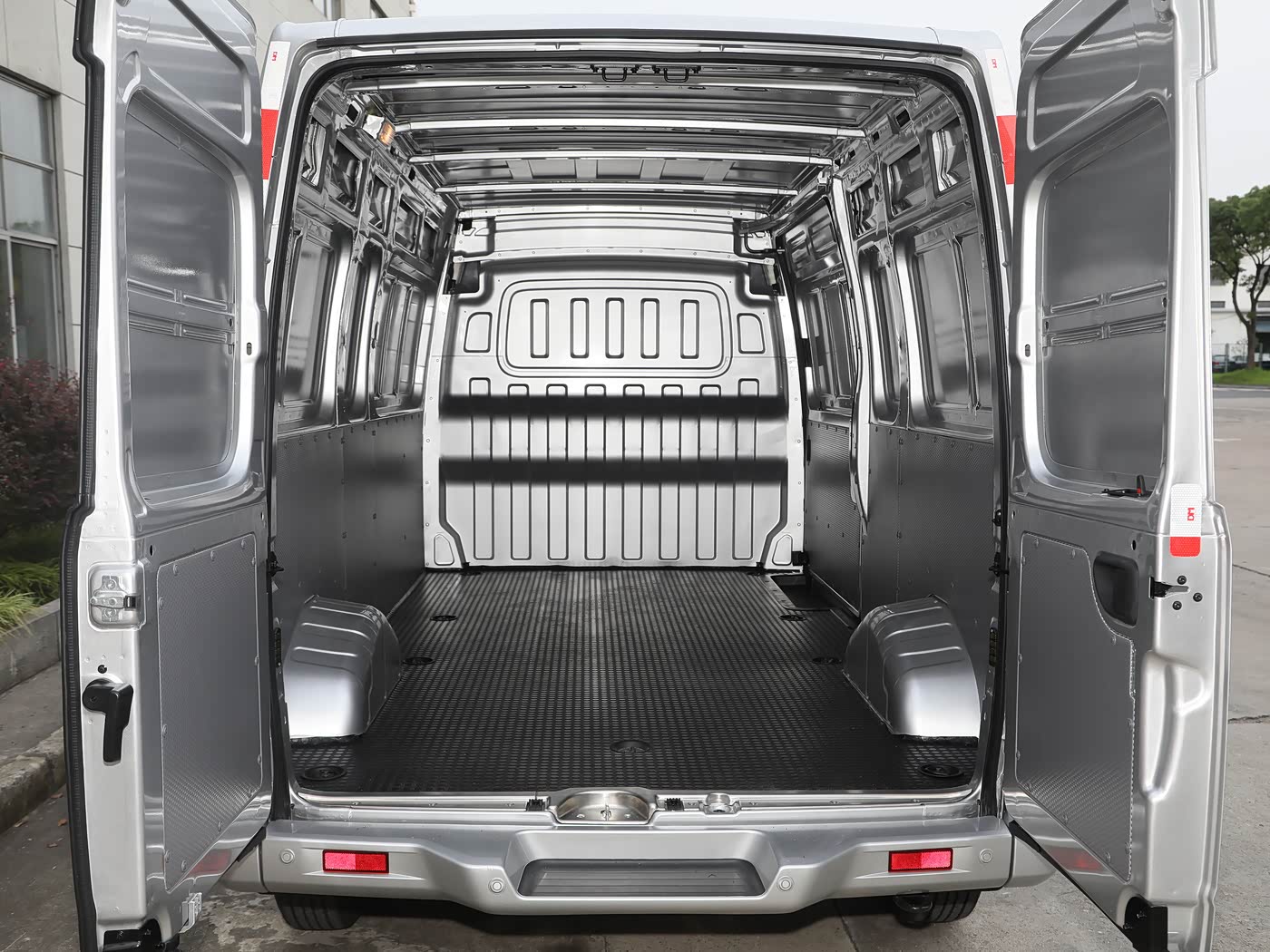 SAIC Maxus Xintu EV80