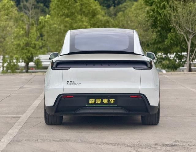 Certificated Pre-Owned Tesla Model Y L Standard Edition 2026 -u21256125