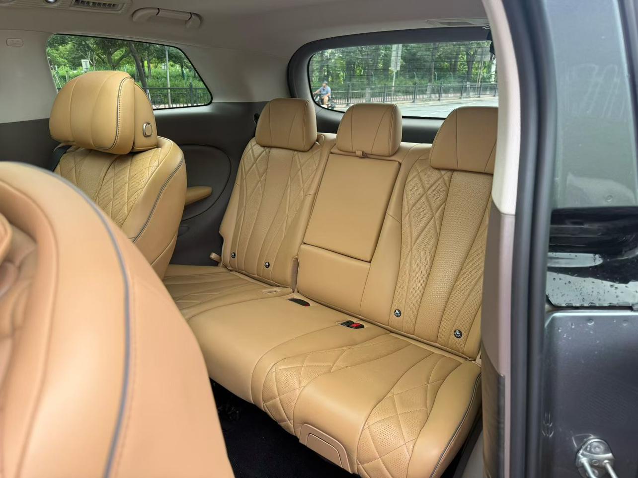 Certificated Pre-Owned Denza D9 DM 2022 1040 Premium Edition -u24104727