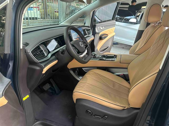 Certificated Pre-Owned Denza D9 DM 2024 1050 Premium Edition -u21993527