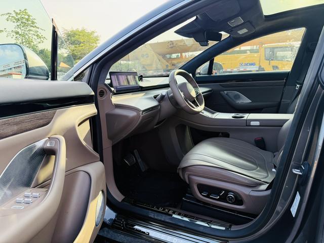 Pre-Owned 2024 Zhijie R7 Pure Electric 100kWh Ultra 4WD Version