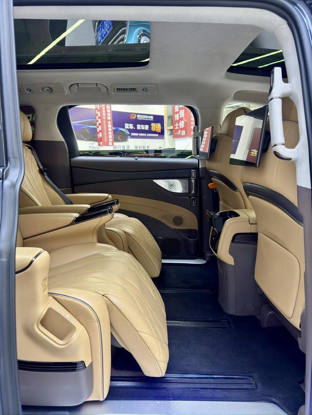 Certificated Pre-Owned Denza D9 DM 2022 970 4WD Flagship Edition