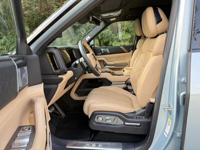 Certificated Pre-Owned Formula Leopard 8 2025 Brave and Intelligent Flagship Edition 6-Seater -u22104879