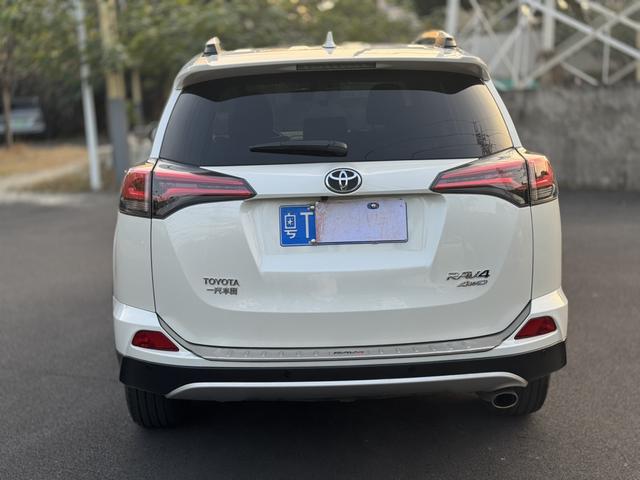 Certificated Used FAW Toyota RAV4 Rongfang 2016 2.0L CVT Two-Wheel Drive Zhishang Version
