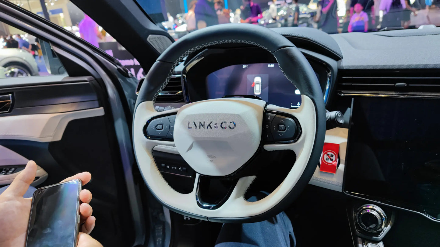 Lynk & Co 01