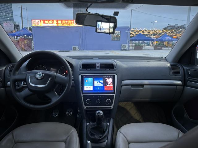 Certificated Pre-Owned Skoda Octavia 2013 2.0L Manual Yijie Edition - u21014256