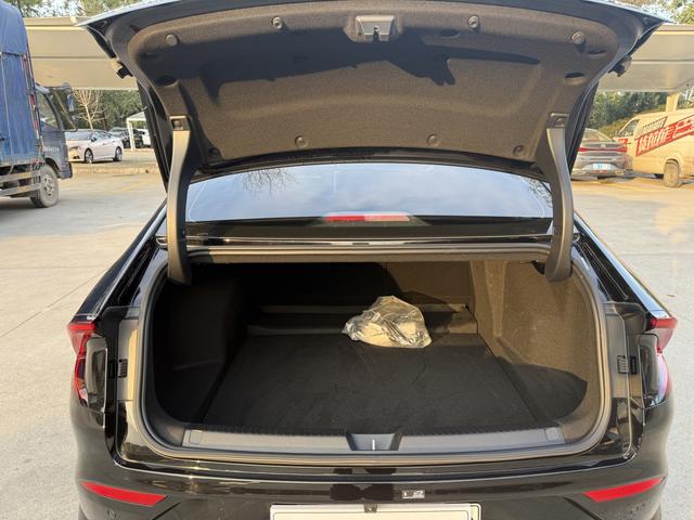 Certificated Pre-Owned SAIC-GM-Wuling Xingguang EV 2025 610km Intelligent Flagship Edition