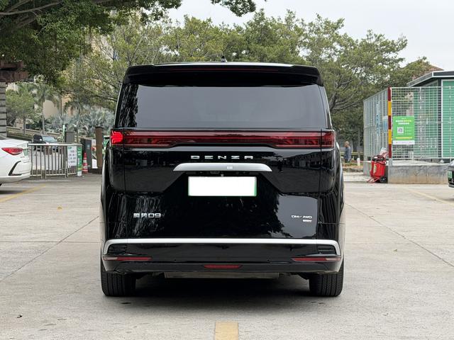 Certificated Pre-Owned Denza D9 DM 2025 Intelligent Driving Edition 1020 Four-Wheel Drive Premium Version