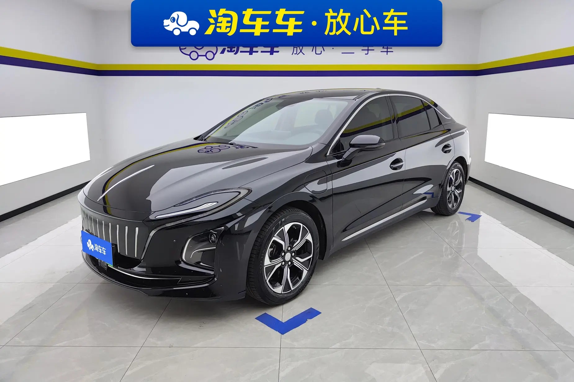 Certificated Pre-Owned Hongqi E-QM5 2023 Edition Restyled Basic Travel Version