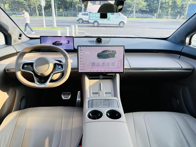 Pre-Owned 2024 Zhijie R7 Pure Electric 100kWh Ultra 4WD Version