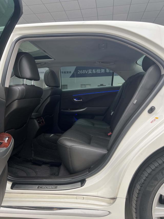 Certificated Used Crown 2012 Model 2.5L Royal Leather Edition