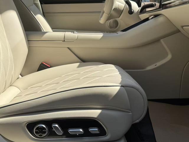 Pre - Owned Voyah S9 2025 Extended - Range Rear - Wheel Drive Ultra