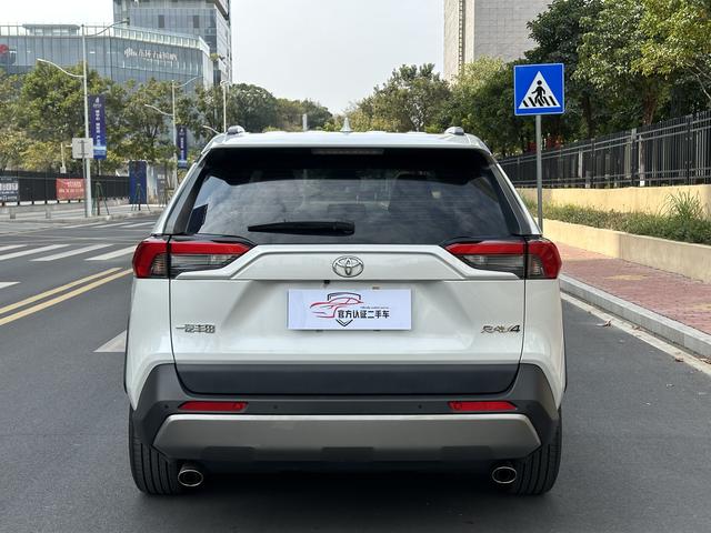 Certificated Pre-Owned RAV4 Rongfang 2023 2.0L CVT Two-Wheel Drive 20th Anniversary Platinum Limited Edition - u22665870