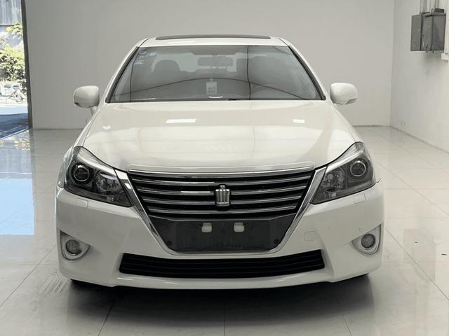 Certificated Used Crown 2012 Model 2.5L Royal Leather Edition