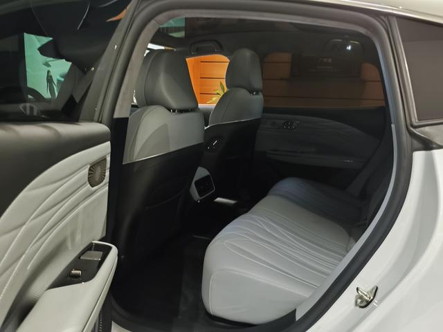 Certificated Pre-Owned Geely Galaxy E8 2025 Edition 700km Long-Range Intelligent Driving Version -u22613976