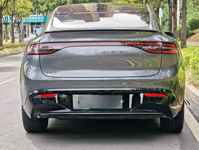 Certificated Pre-Owned Zhijie R7 2024 Extended Range 37kWh Pro Rear-Wheel Drive Version -u22095665