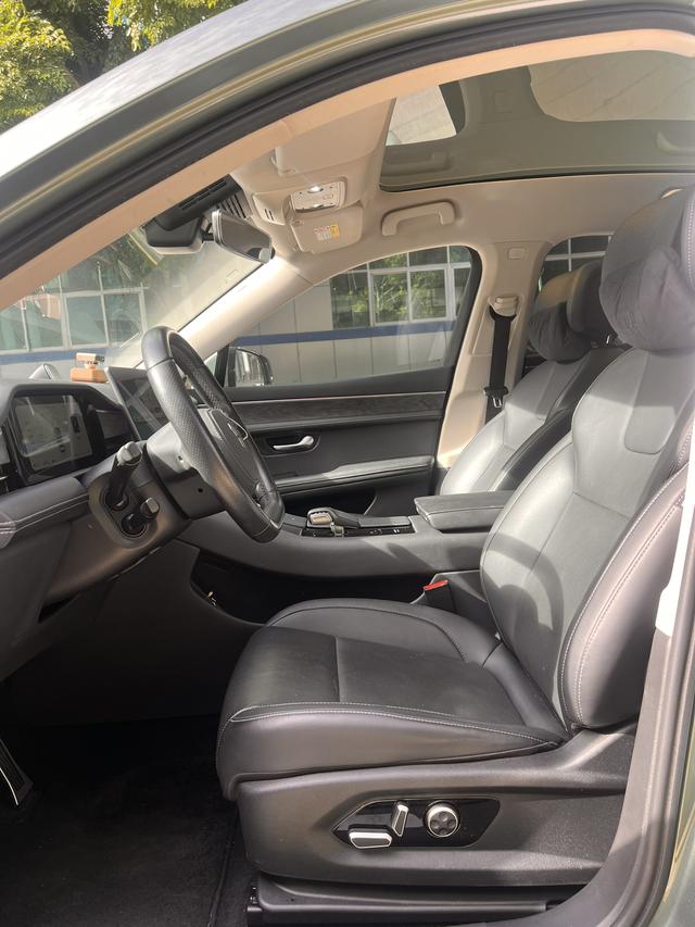 Pre - Owned 2022 AITO M5 Extended - Range 4WD Premium Edition