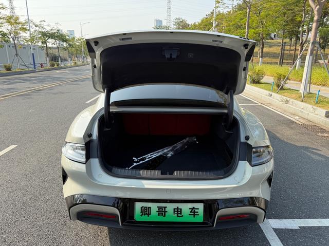 Pre-Owned Xiaomi SU7 2024 Model Rear-Wheel Drive Standard Long-Range Version