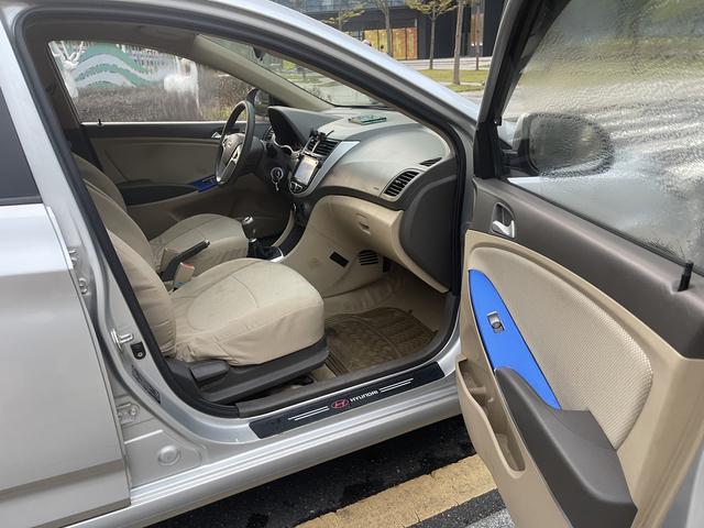 Hyundai Verna 2010 d'occasion certifiée, berline 4 portes, 1,4 L, boîte manuelle, confort GS - u22111120