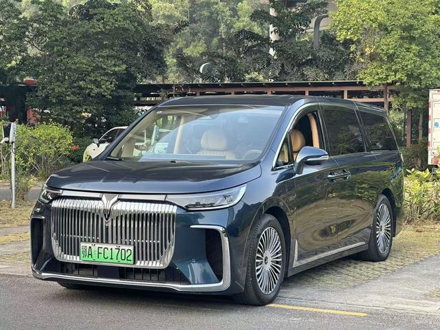 Certificated Pre-Owned VOYAH Dreamer PHEV 2025 4WD Flagship Kunpeng Edition -u21923316