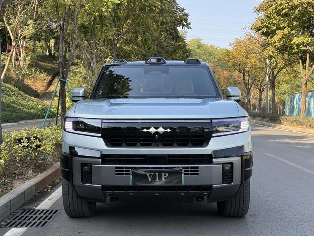 Certificated Pre-Owned Formula Leopard 8 2025 Brave and Wise Flagship Edition 7-Seater -u22495275