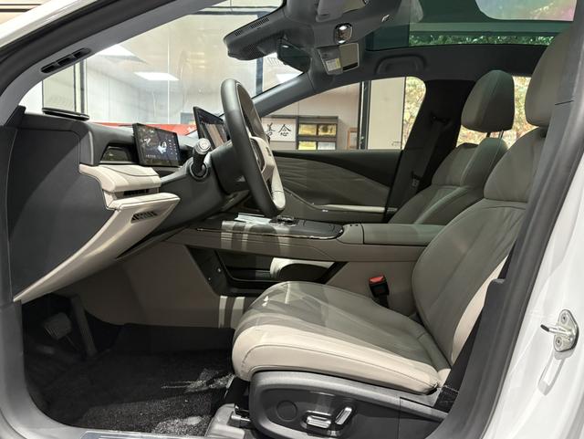 Certificated Pre-Owned Geely Galaxy Xingyao 8 PHEV 2025 Edition 130km EM-i Premium Version