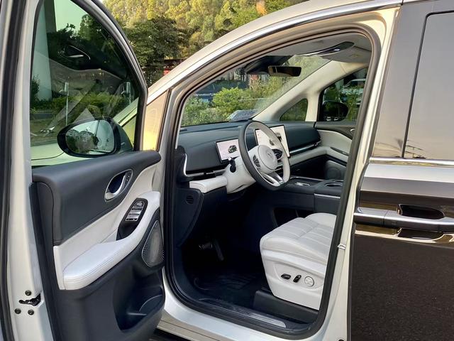 Certificated Pre-Owned VOYAH Dreamer PHEV 2025 AWD Flagship Qiankun Edition -u21777170