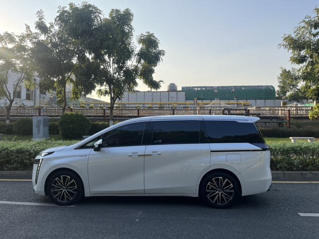 Certificated Pre-Owned GAC Trumpchi E8 PHEV 2024 Model 2.0ATK 150km MAX Version -u21987872