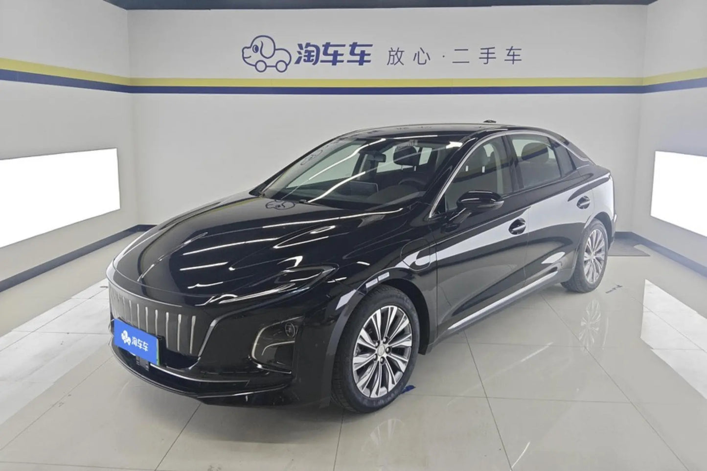 Certificated Pre-Owned Hongqi E-QM5 2022 Edition Charging 431km Enjoyment Version 5-Seater -u22568412