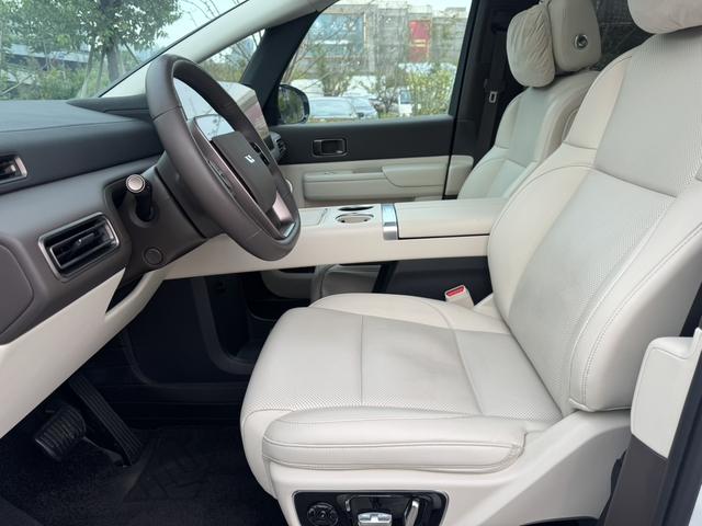 Certificated Pre-Owned Li Auto MEGA 2024 Ultra Edition -u21489507