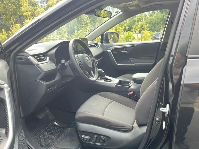 Certificated Pre-Owned RAV4 Rongfang 2023 2.0L CVT Two-Wheel Drive Fashion Edition - u22715221