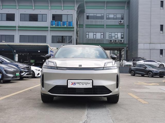 Certificated Pre-Owned Lynk & Co 08 EM-P 2023 220 AWD Performance Halo -u21901946