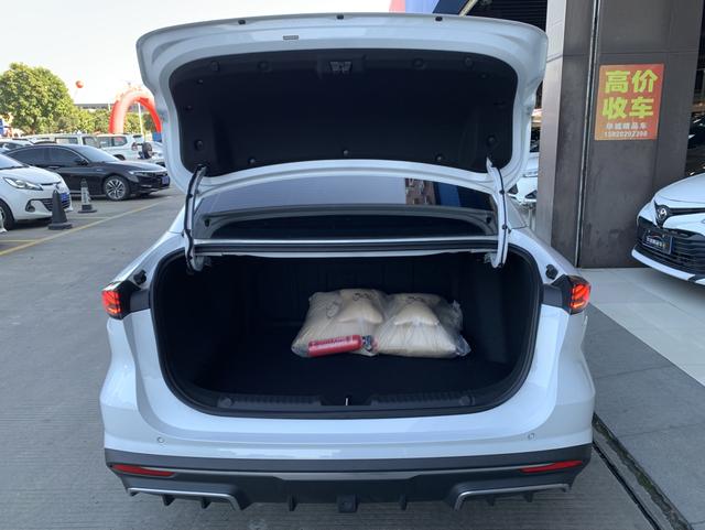 Certificated Pre-Owned Geely Galaxy L6 2025 1.5 EM-i DHT 60KM Sailing Edition -u22030190