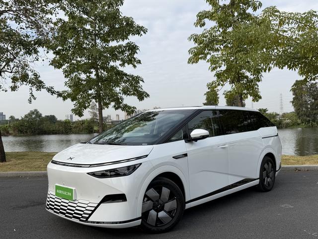 Pre-Owned XPeng X9 2024 Model 610 Long-Range Pro