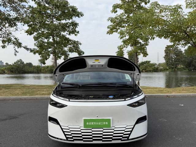 Pre-Owned XPeng X9 2024 Model 610 Long-Range Pro