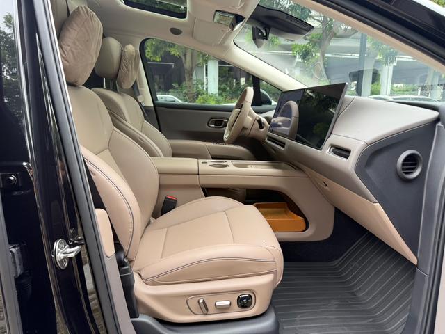 Pre-Owned Li Auto i8 2025 Standard Version