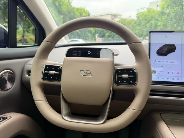 Pre-Owned Li Auto i8 2025 Standard Version