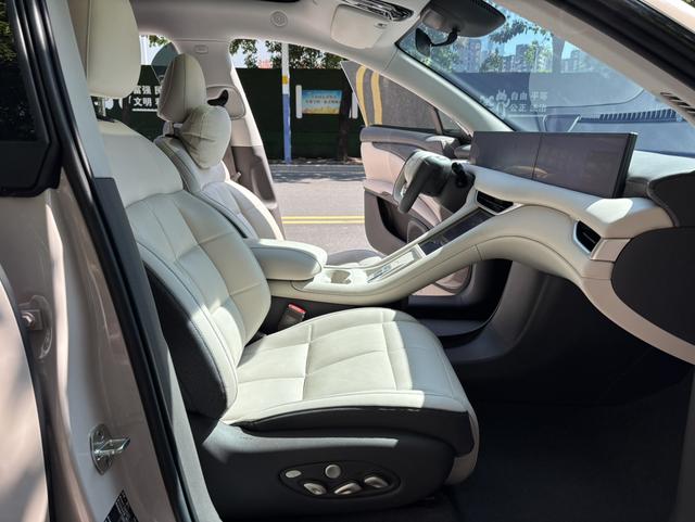 Pre-Owned IM LS6 2025 Long-Range Lizard Intelligent Enjoyment Version