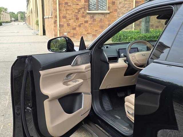 Pre - Owned XPENG G9 2025 Model 680 Long - Range Four - Wheel Drive Max