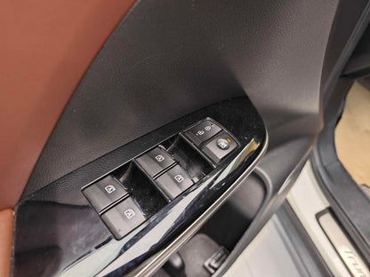 Certificated Used GAC Trumpchi GS8 2017 Model 320T Two-Wheel Drive Luxury Intelligent Connected Version Seven-Seat