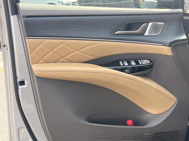 Certificated Used Denza D9 DM 2022 Edition 970 Four-wheel Drive Honor Version