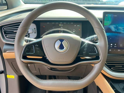 Certificated Used Denza D9 DM 2022 Edition 970 Four-wheel Drive Honor Version