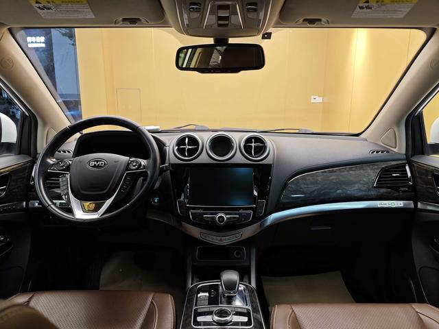 Certificated Used BYD Tang DM 2015 Edition DM 2.0T 4WD Flagship Model