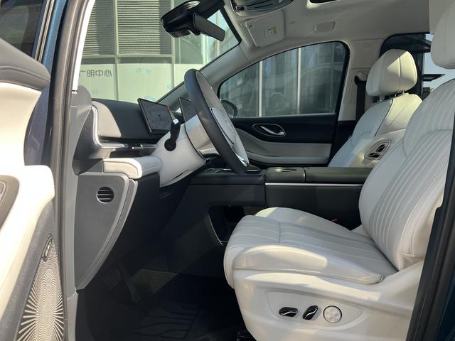 Certificated Used VOYAH Dreamer PHEV 2025 AWD Flagship Kunpeng Edition