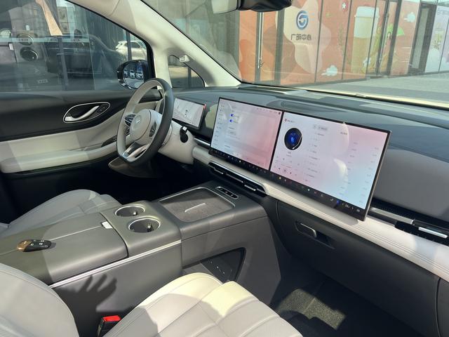 Certificated Used VOYAH Dreamer PHEV 2025 AWD Flagship Kunpeng Edition