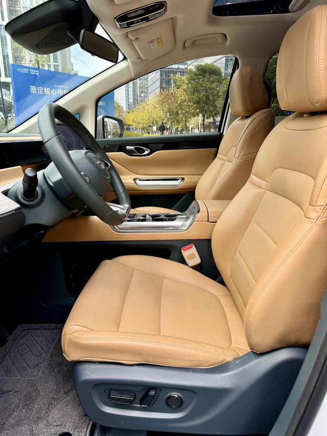 Certificated Used GAC Trumpchi E8 Phev 2024 2.0Atk 150Km Max Version