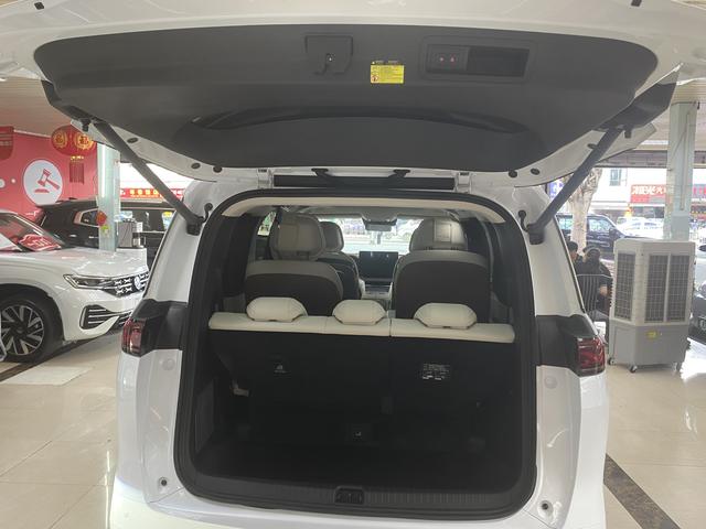 Certificated Used BYD Xia 2025 DM-i 180KM Premium Edition