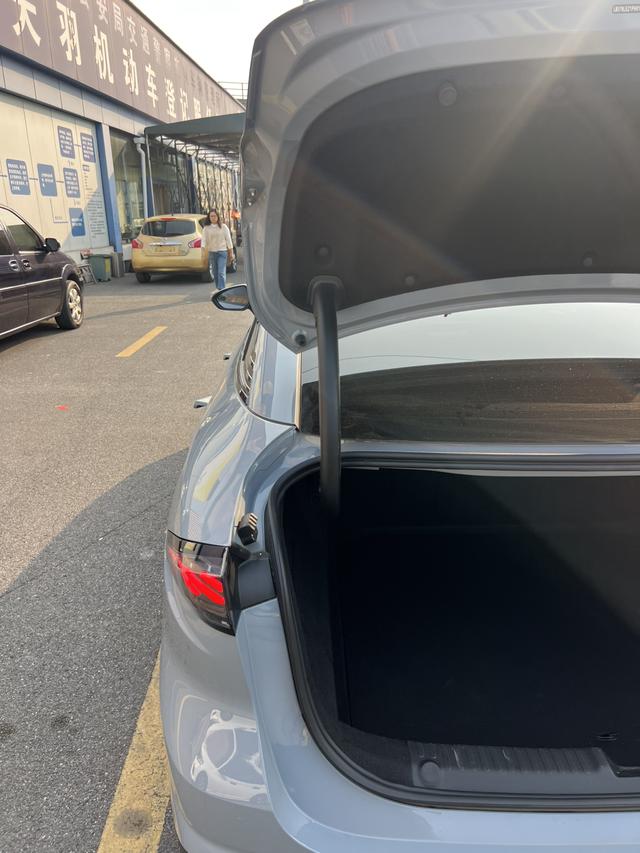 Certificated Used Geely Galaxy L6 2023 1.5T DHT 125km Starship