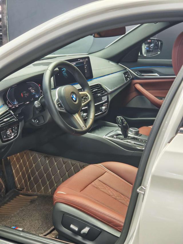 Certificated Used BMW 5 Series PHEV 2021 Facelift 535Le M Sport Package