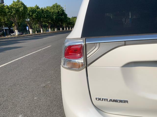 Certificated Used Mitsubishi Outlander 2014 2.4L 4WD Luxury Super Value Edition 5 Seats